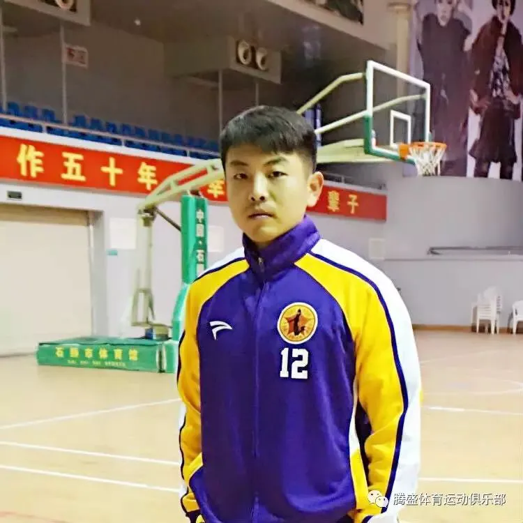 如何通过传球训练增强团队默契?_2